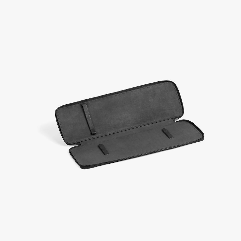 Black natural leather, vegetable tanned, anthracite leather inlay. Size: 300 x 90 x 15 mm